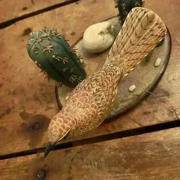 Hand-carved Bird Gene Strupp Cactus Wren - Picture 5 of 8